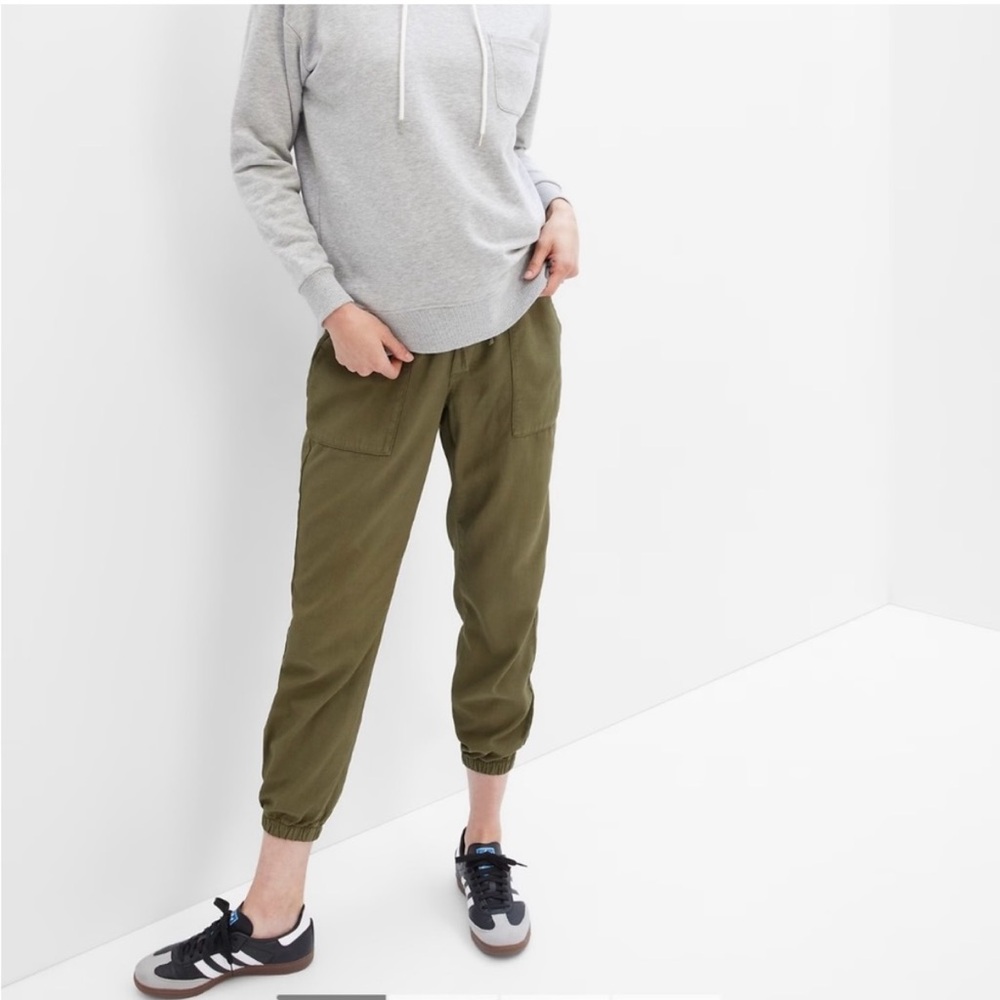 GAP Maternity Tencel Full Panel Utility Joggers